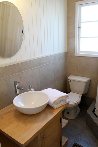Bathroom 4, Playa Maqui Lodge, Llanquihue