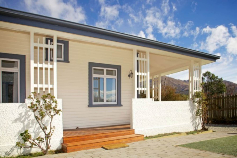 Exterior & Views, McDougall Cottage, Queenstown-Lakes