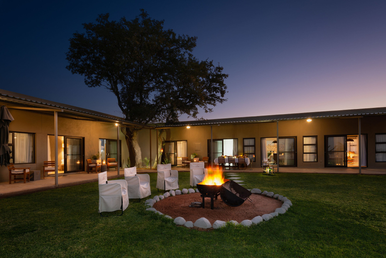 Exterior & Views