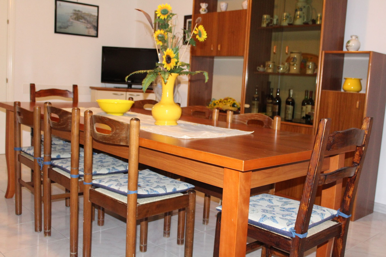 In-room dining 4, Comodo Appartamento Mono-Bifamiliare, Lecce