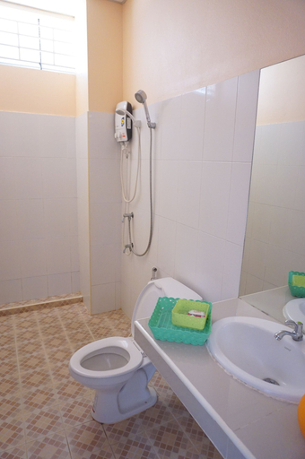 Bathroom 5, Jirasin Hotel & Apartment, Muang Ranong