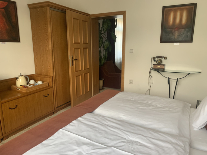 Bedroom 3, Antik Hotel & Galerie Sofia, Svitavy