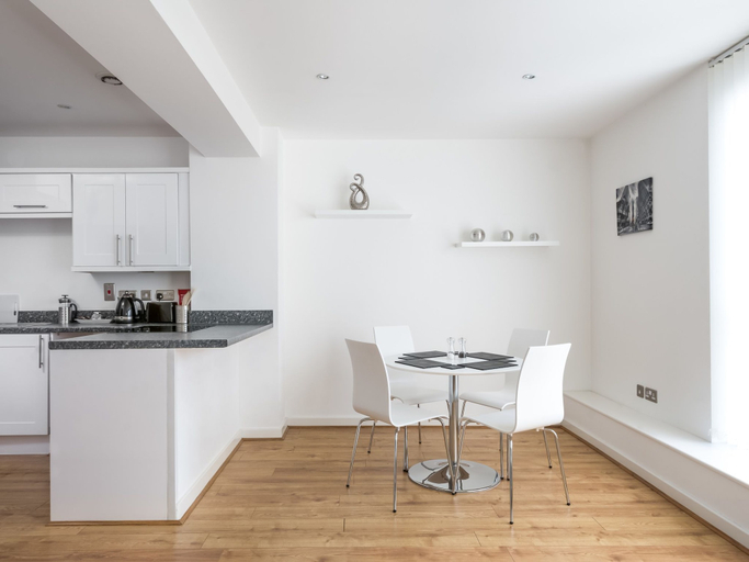 Others 5, Luxury 2 Bed Apartment, Bedfordshire