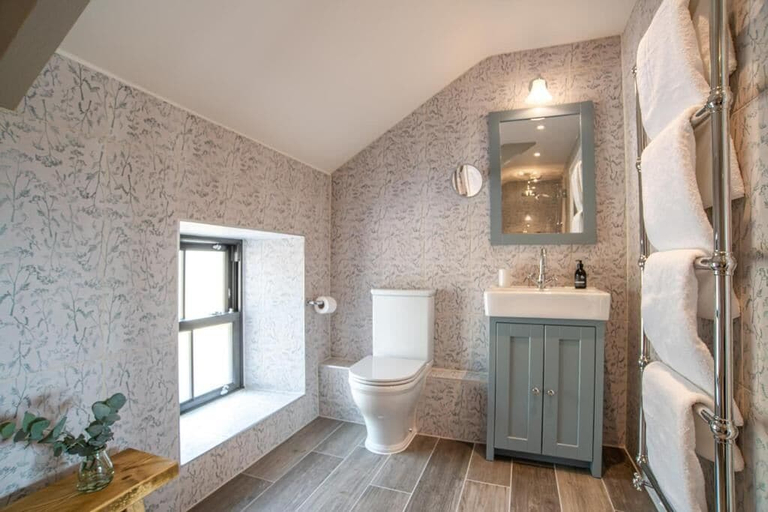 Bathroom 3, The White Lion, Vale of Glamorgan