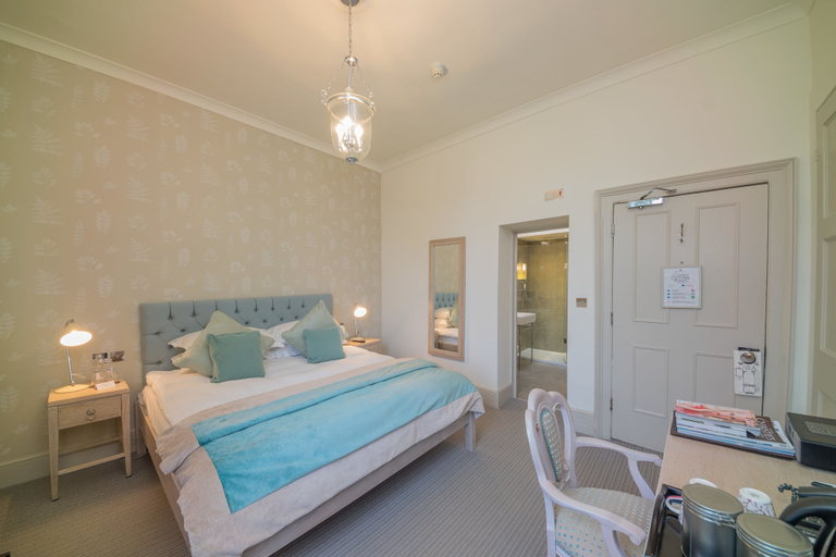 Bedroom 3, Stoke Place Hotel, Buckinghamshire