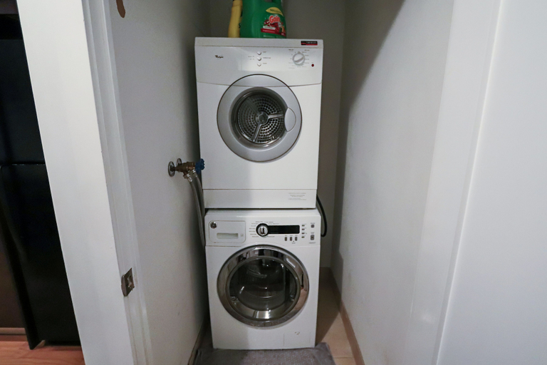 Bathroom 4, MiCasa Suites - Stylish Condo in the Heart of Downtown, Toronto