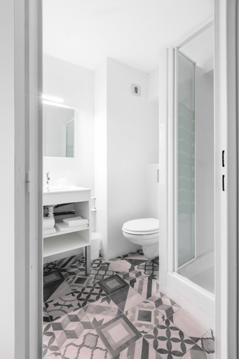 Bathroom 5, The Originals Access, Hôtel Clermont-Ferrand Nord, Puy-de-Dôme