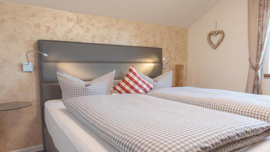 Bedroom 3, Boutique Hotel beim Lipp - Restaurant & Spa, Ostallgäu