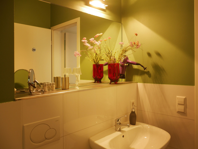 Bathroom 5, Trafohaus am Kaiserbahnhof, Rhein-Erft-Kreis