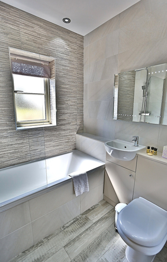 Bathroom 4, The Cock O' Barton, Cheshire West and Chester