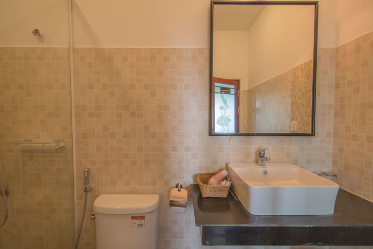 Bathroom 3, Diamond Palace Hotel, Phnom Penh