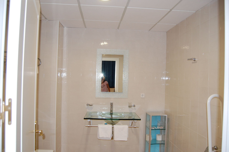 Bathroom 4, Hotel Castillo, Córdoba