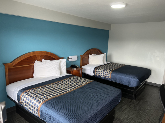 Bedroom 4, Rodeway Inn Commerce, Banks