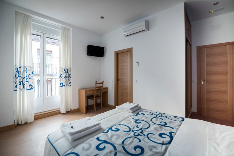 Bedroom 2, Hostal Carracedo, Madrid