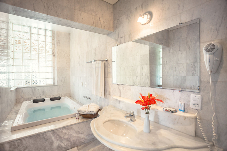 Bathroom 5, Wetiga Hotel, Bonito