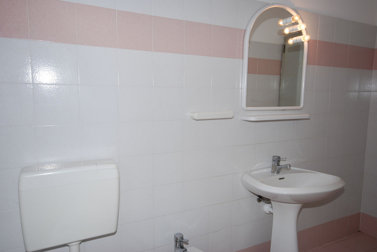 Bathroom 5, Ville Beethoven, Udine
