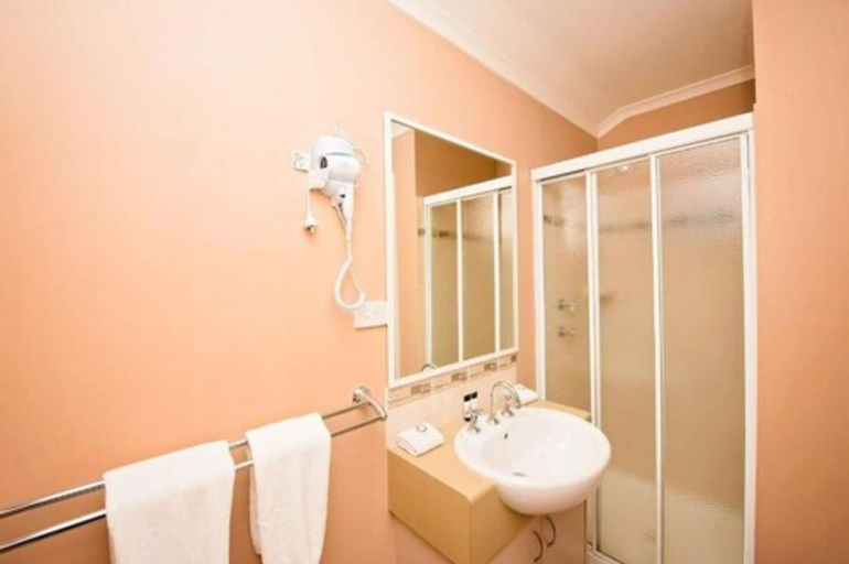 Bathroom 3, Discovery Parks - Bunbury Village, Bunbury
