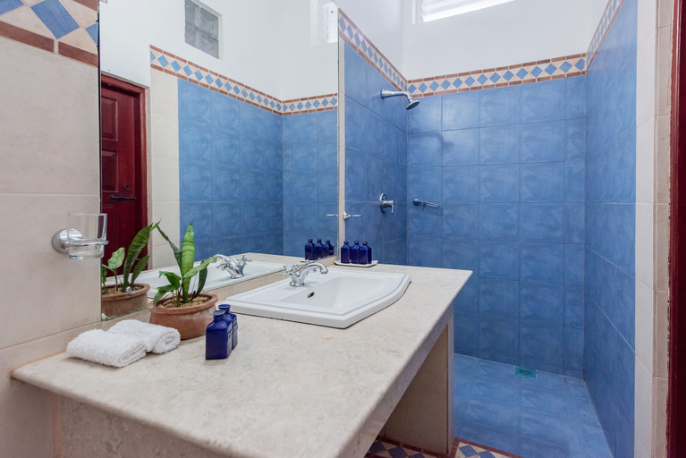 Bathroom 4, Ashburnham Estate, Ukuwela