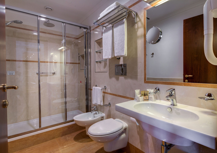 Bathroom 5, UNA Hotels Galles Milano, Milano