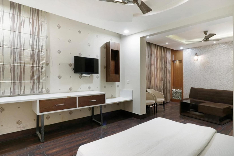 Bedroom 2, Hotel Himalaya Haridwar @ Har Ki Pauri Road, Hardwar