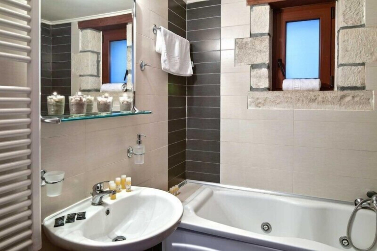 Bathroom 3, Villa Ahlades, Crete