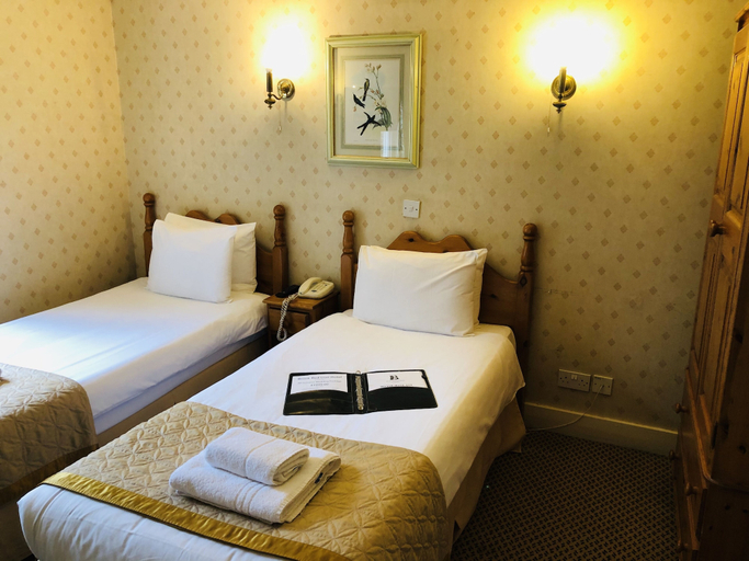 Bedroom 3, Brook Red Lion Hotel, Essex
