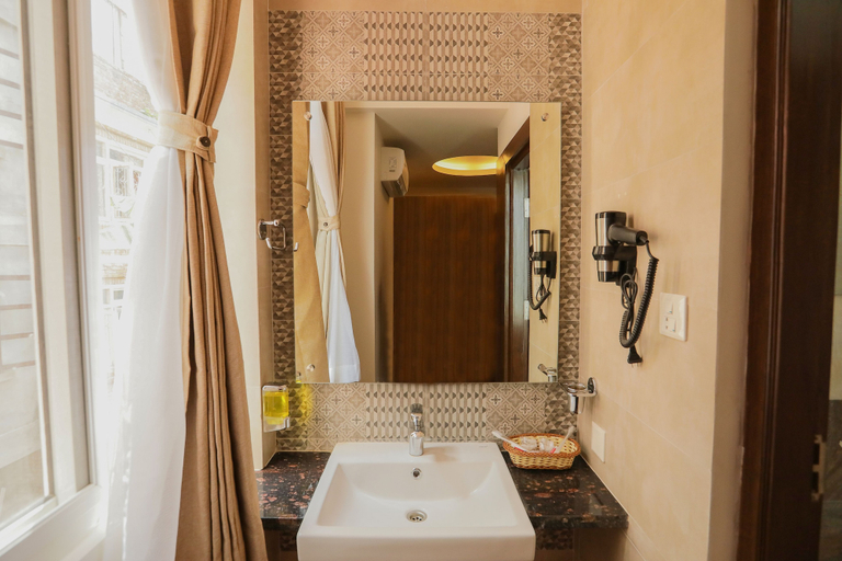 Bathroom 3, Flying Yak Hotel - Hostel, Bagmati