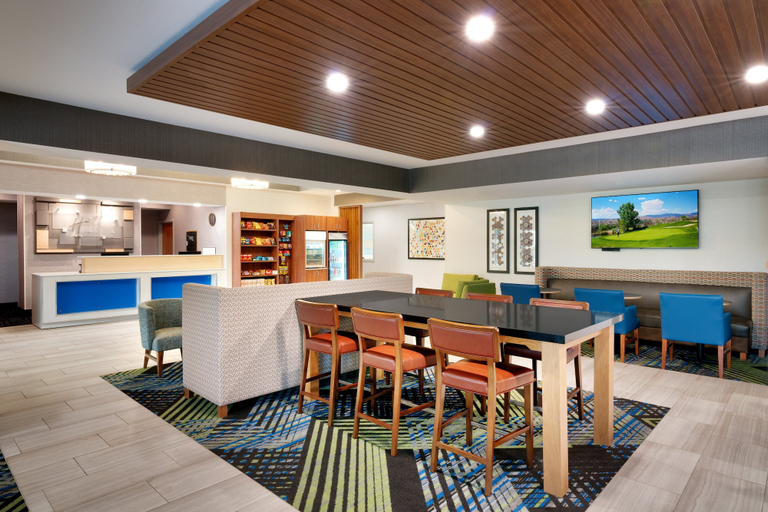 Food & Drinks 4, Holiday Inn Express Mitchell by IHG, Davison