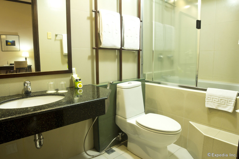 Bathroom 5, Parque Espana Residence Hotel, Muntinlupa