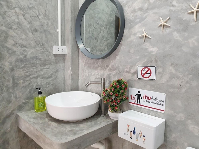 Bathroom 4, Baan mhor biw, Chiang Khan