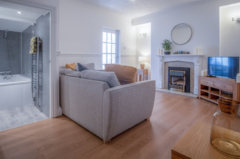Others 4, Ivy Cellar - 1 Bedroom Apartment - Tenby, Pembrokeshire