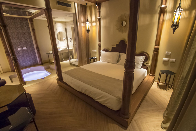 Bedroom 4, Emotional Grand Motel, Novara