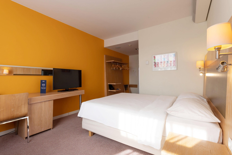 Bedroom 2, Cosmos Ekaterinburg, Ekaterinburg gorsovet