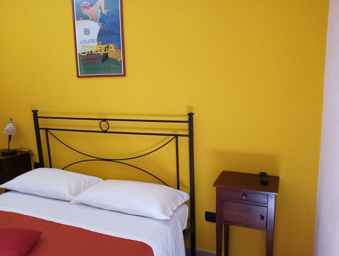 Bedroom 3, Albergo Pace, Napoli
