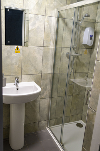 Bathroom 5, Potbank Aparthotel, Stoke-on-Trent