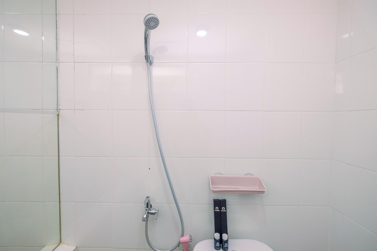 Bathroom 3, Cozy Stay 2BR Bassura City Apartment, Jakarta Timur
