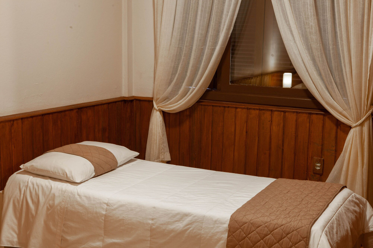 Bedroom 2, Pousada Encantos de Gramado, Gramado