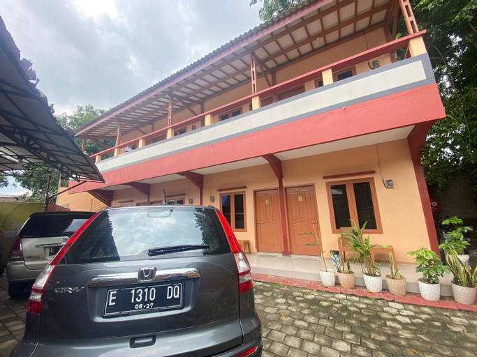 Exterior & Views 12