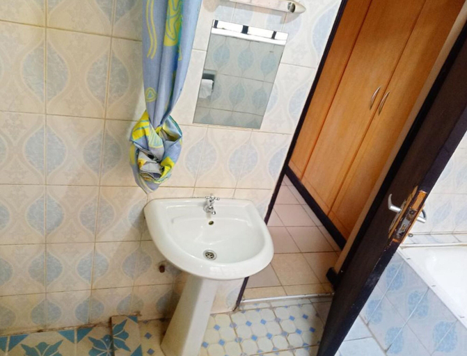 Bathroom 3, New Trafford Serviced Apartments, Kibra
