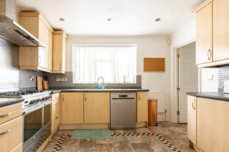 Others 5, Deluxe White Villa, London