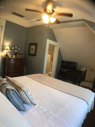 Bedroom 3, Kennedy Manor B&B, Marion