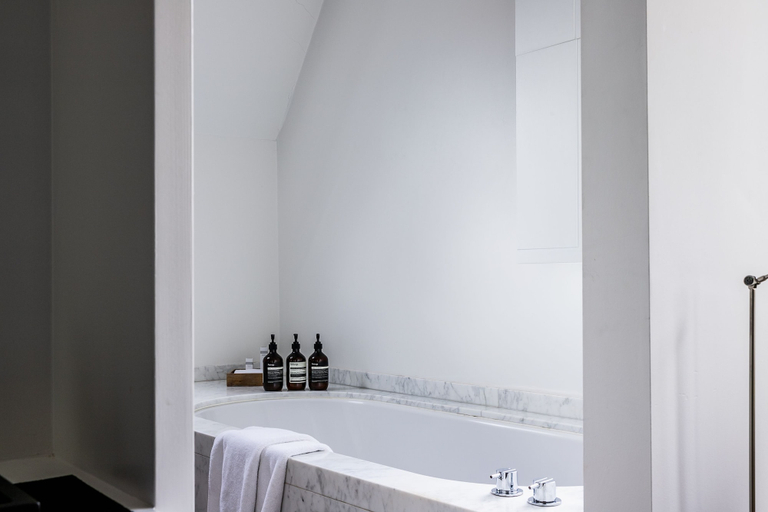 Bathroom 5, Hotel Julien, Antwerpen