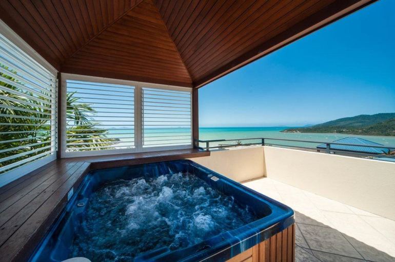Sport & Beauty 2, Pinnacles, Whitsunday
