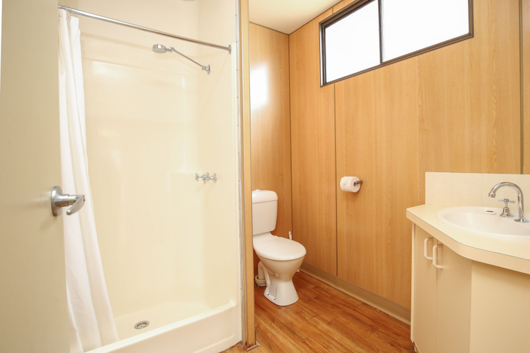 Bathroom, Desert City Holiday Park, Mildura - Pt A