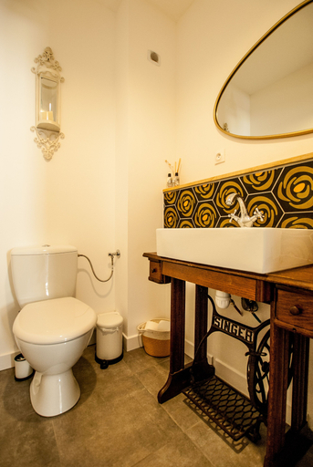 Bathroom 5, La Calade, Hérault