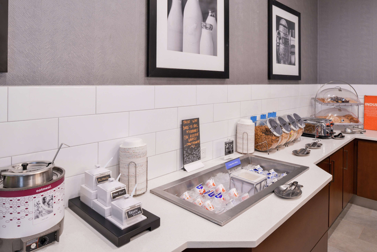 Food & Drinks 5, Hampton Inn & Suites Legacy Park-Frisco, Collin