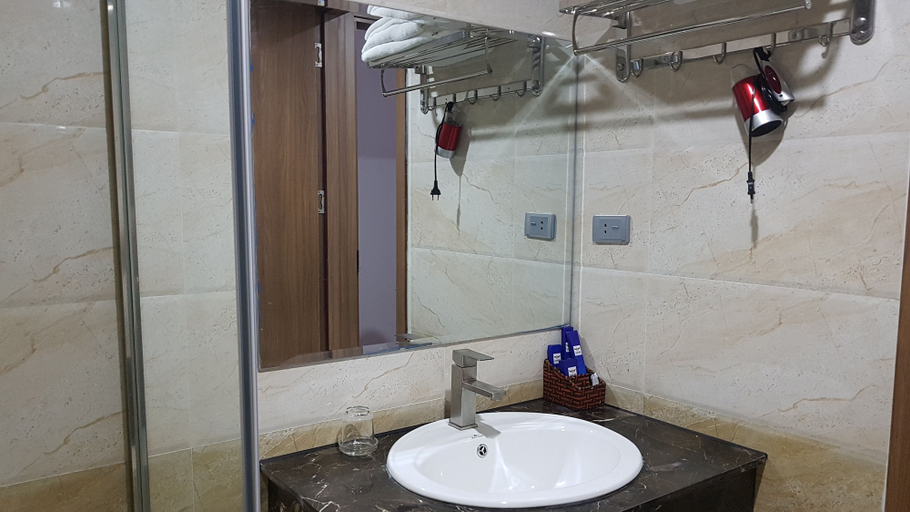Bathroom 4, Lakeside Dailai Hotel, Phúc Yên