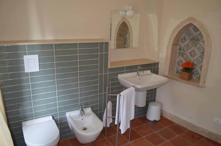 Bathroom 5, Casale Colleoni, Rome