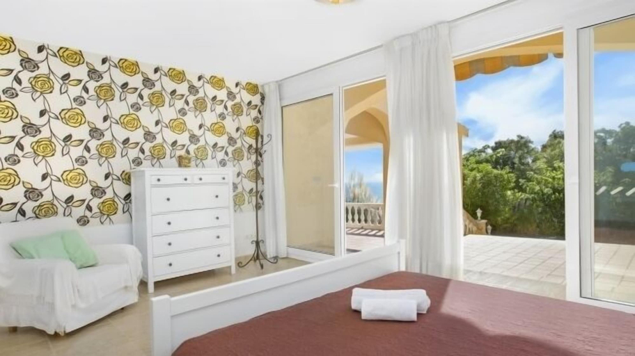 Bedroom 2, Villa Cora, Girona