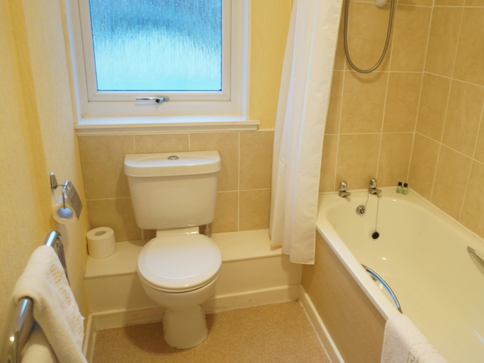 Bathroom 4, Corner House Hotel, Dumfries and Galloway